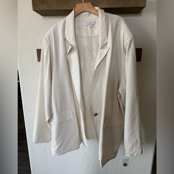 And now this|White oversized boyfriend blazer in plus size,simple & chic••staple - Picture 6 of 13
